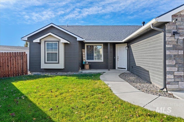 view of front of house featuring a front yard