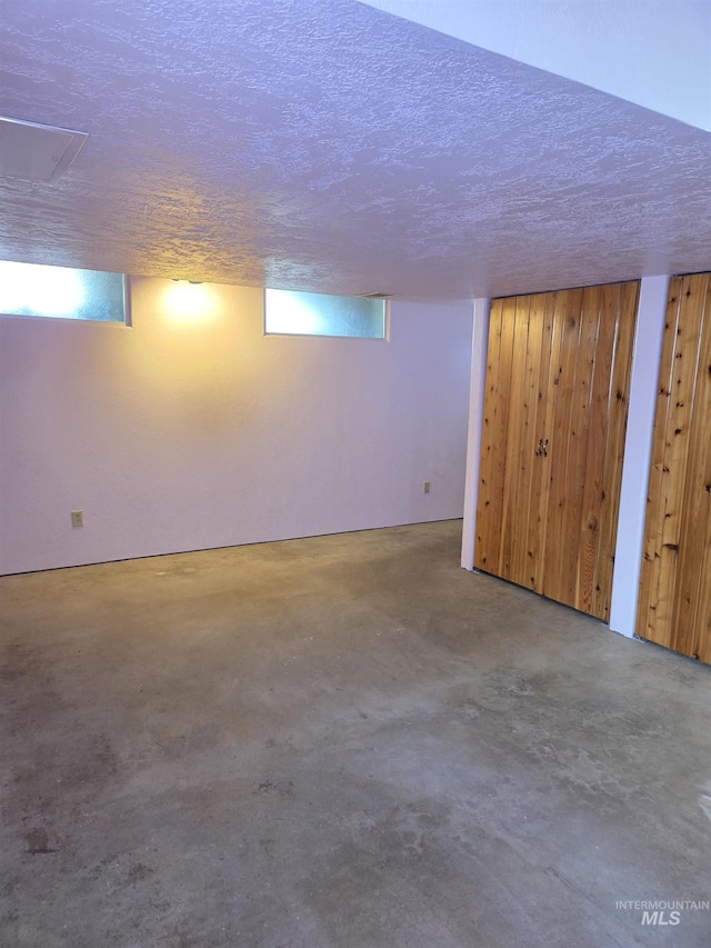 1922 9th Ave, Lewiston, ID 83501 - basement with a textured ceiling