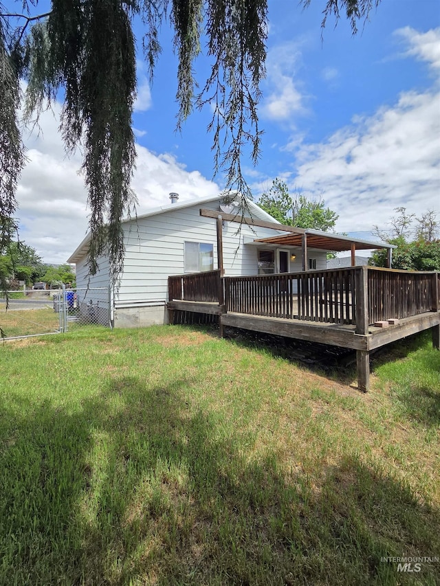 1922 9th Ave, Lewiston, ID 83501 - rear view of house featuring a deck