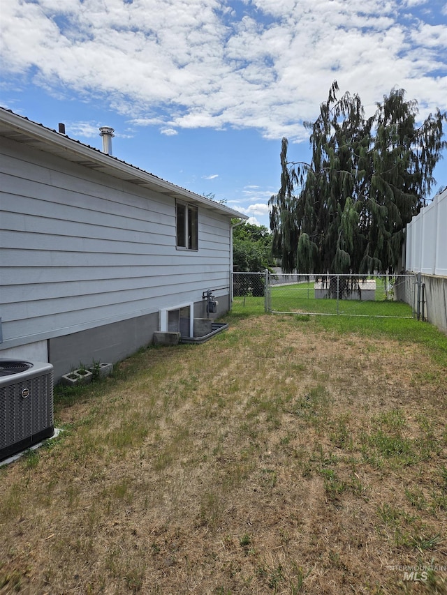 1922 9th Ave, Lewiston, ID 83501 - view of yard featuring central air condition unit
