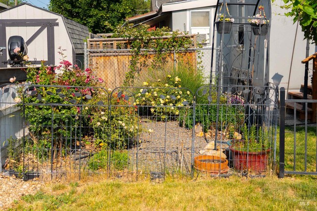224 S Fern St, Nampa, ID 83686 - view of yard featuring a garden