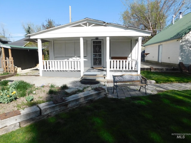view of front of house featuring a porch