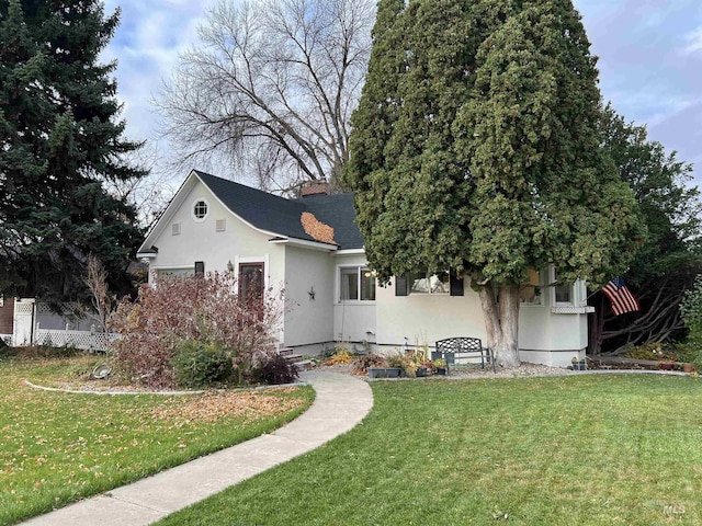 view of front of house with a front yard