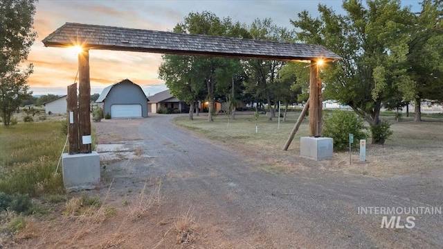 1872 E 1750 S, Gooding, ID 83330 - view of dirt / gravel driveway