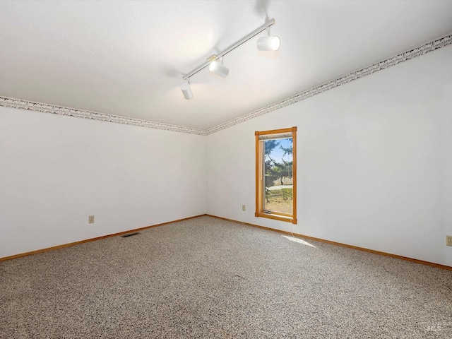 1872 E 1750 S, Gooding, ID 83330 - unfurnished room featuring baseboards, light carpet, and rail lighting