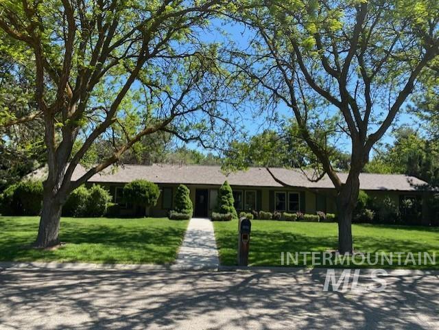 ranch-style house with a front lawn