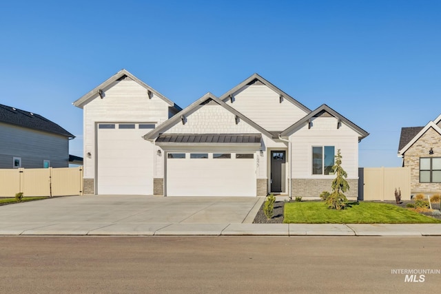 craftsman house featuring a garage