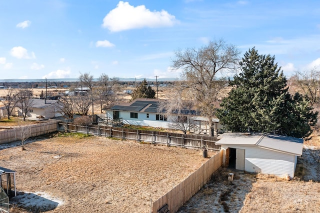 view of yard with a storage shed