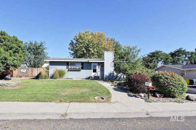 single story home with a front lawn