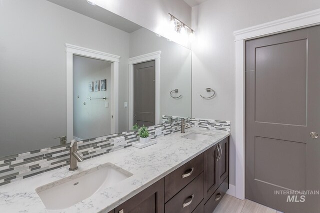 2527 E Taormina Dr, Meridian, ID 83642 - full bath with decorative backsplash and double vanity