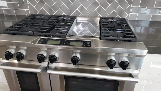2527 E Taormina Dr, Meridian, ID 83642 - kitchen view of range with two ovens and decorative backsplash