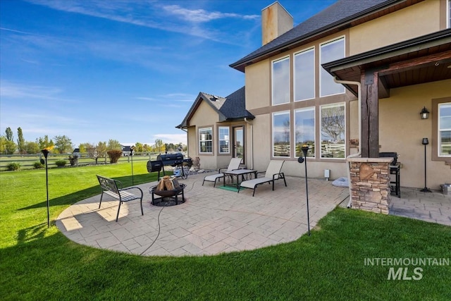view of patio featuring an outdoor fire pit and grilling area