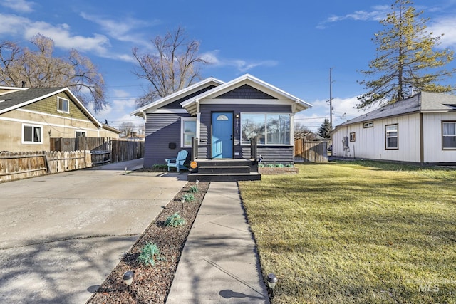 view of front of house with a front lawn