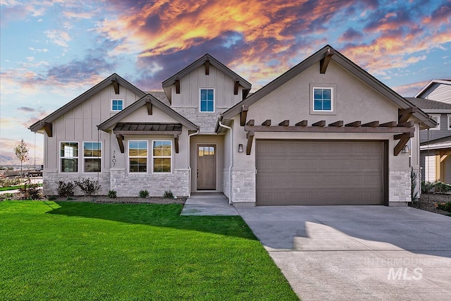 view of front of property with a lawn