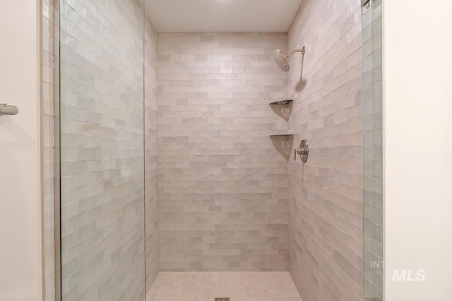 bathroom featuring tiled shower