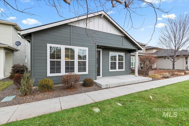 rear view of house featuring a lawn