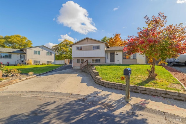 tri-level home featuring a front lawn