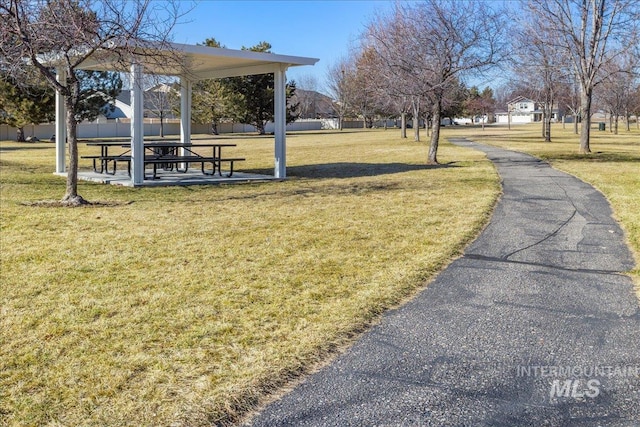 view of property's community featuring a yard