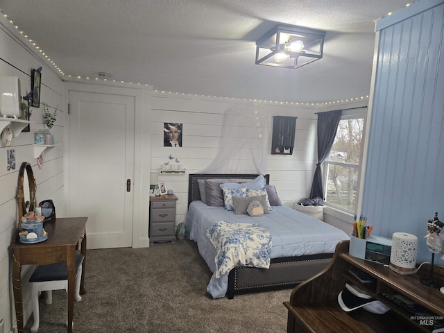 carpeted bedroom featuring a textured ceiling