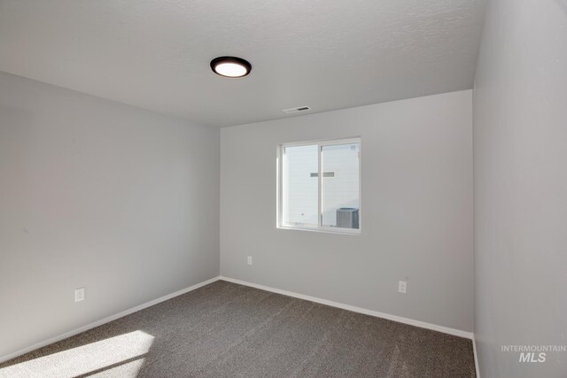 unfurnished room featuring carpet floors