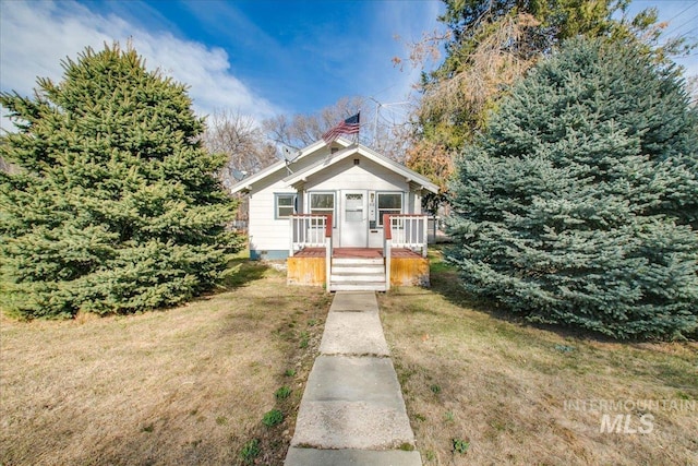 bungalow-style home featuring a front lawn