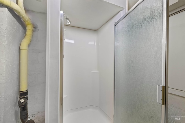 1332 Burrell Ave, Lewiston, ID 83501 - bathroom with a shower stall