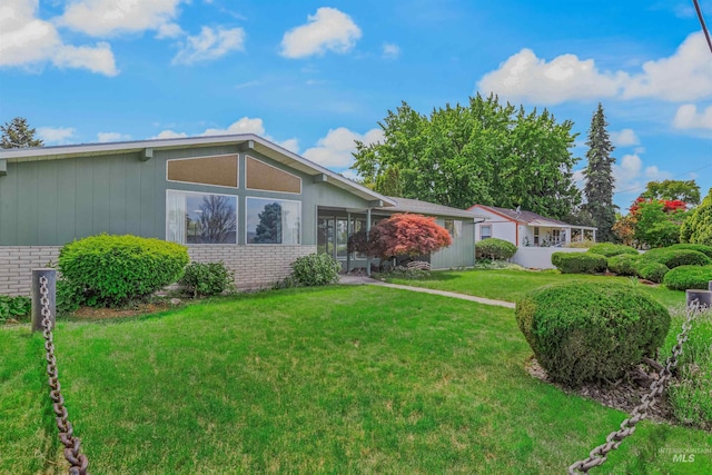 1332 Burrell Ave, Lewiston, ID 83501 - view of front of house with a front yard