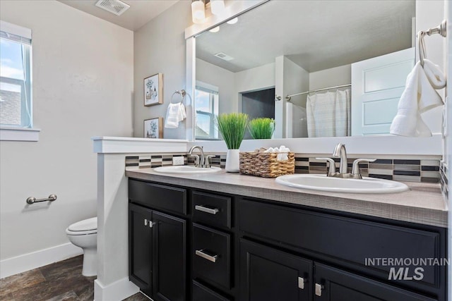 bathroom with a shower with curtain, vanity, and toilet