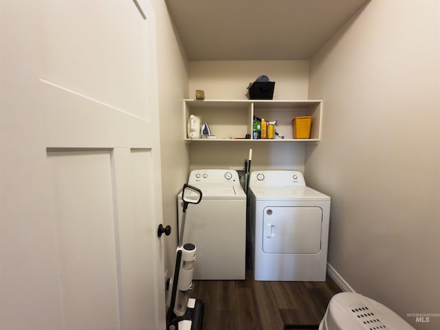 washroom featuring dark hardwood / wood-style floors and independent washer and dryer