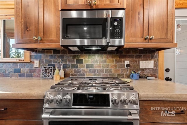 kitchen featuring tasteful backsplash and appliances with stainless steel finishes