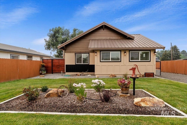 511 S Pennsylvania Ave, Fruitland, ID 83619 - back of property featuring a yard