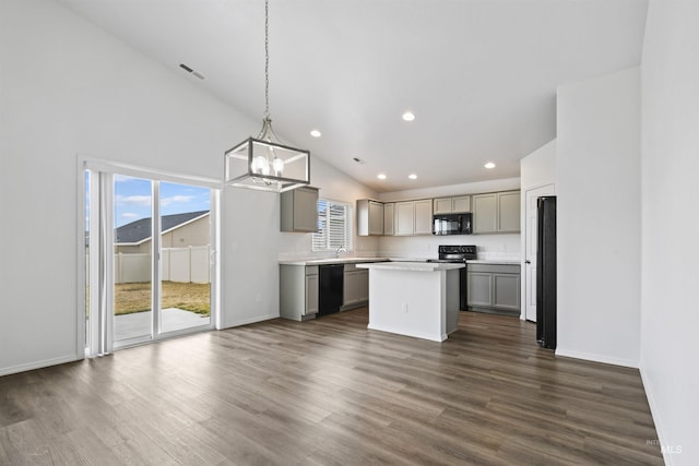 kitchen featuring visible vents, gray cabinetry, a chandelier, dark wood-style floors, and black appliances