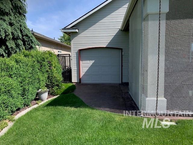 3997 W Harbor Point Dr, Meridian, ID 83646 - view of garage