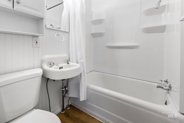 405 N 2nd E, Mountain Home, ID 83647 - full bathroom featuring toilet, wood finished floors, and shower / bath combo