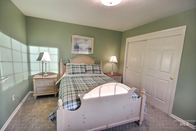 bedroom featuring a closet, carpet, and a textured ceiling