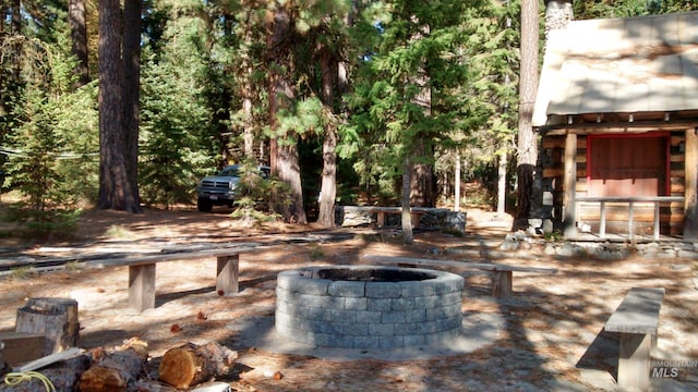 view of yard featuring an outdoor fire pit