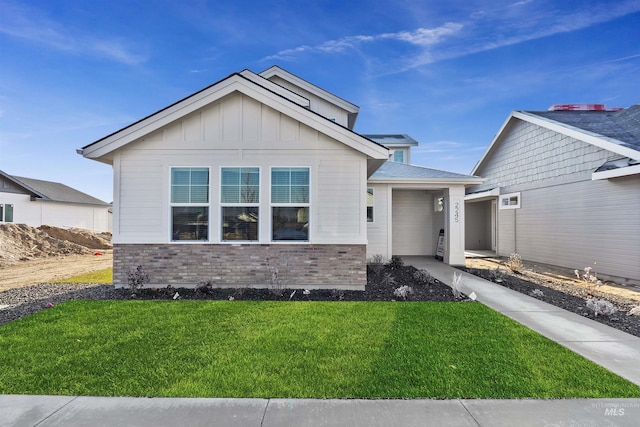 view of front of home with a garage and a front yard