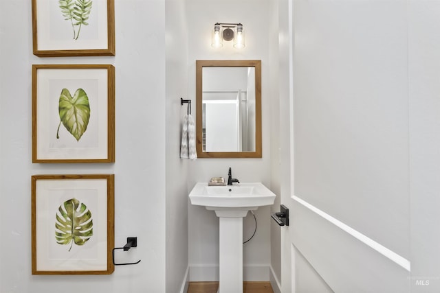 bathroom with baseboards