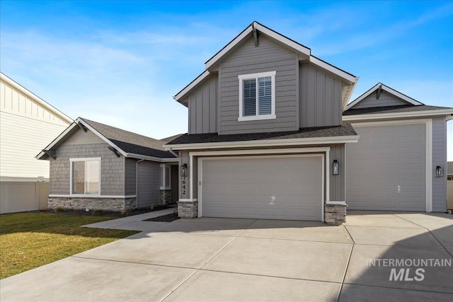 craftsman-style house featuring a front lawn and a garage