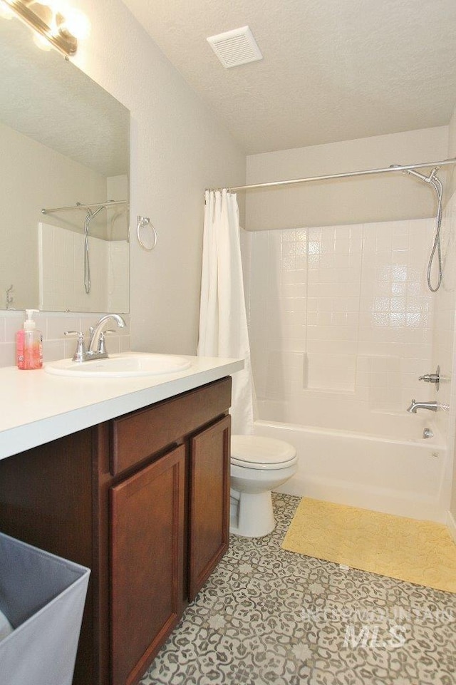10382 Scout Ridge St, Nampa, ID 83687 - bathroom featuring shower / tub combo with curtain, vanity, and toilet