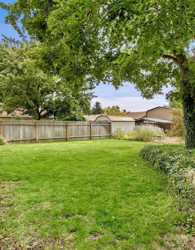 3109 N Tamarack Dr, Boise, ID 83703 - view of yard with fence