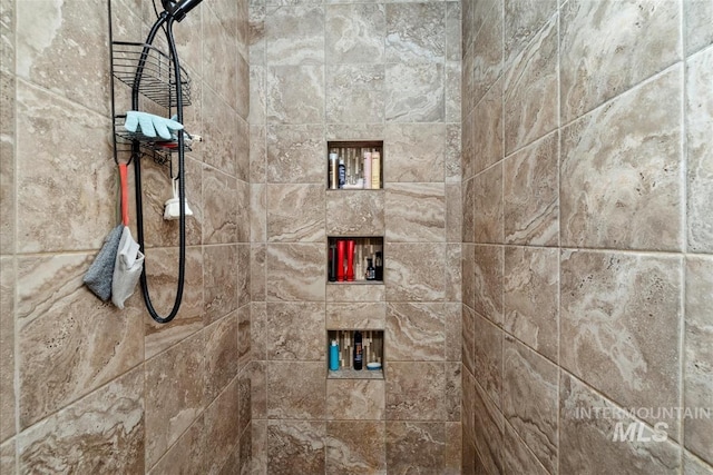 730 N Finsbury Way, Star, ID 83669 - bathroom featuring tiled shower