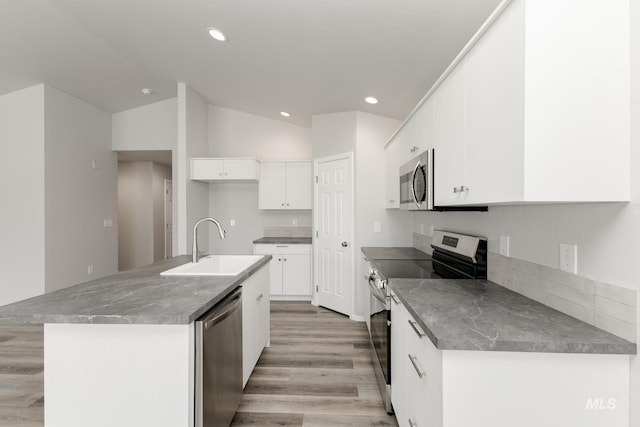 13729 Higley Ct, Caldwell, ID 83607 - kitchen featuring stainless steel appliances, light wood-style floors, recessed lighting, white cabinets, and lofted ceiling