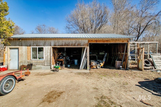 view of outdoor structure with an outdoor structure