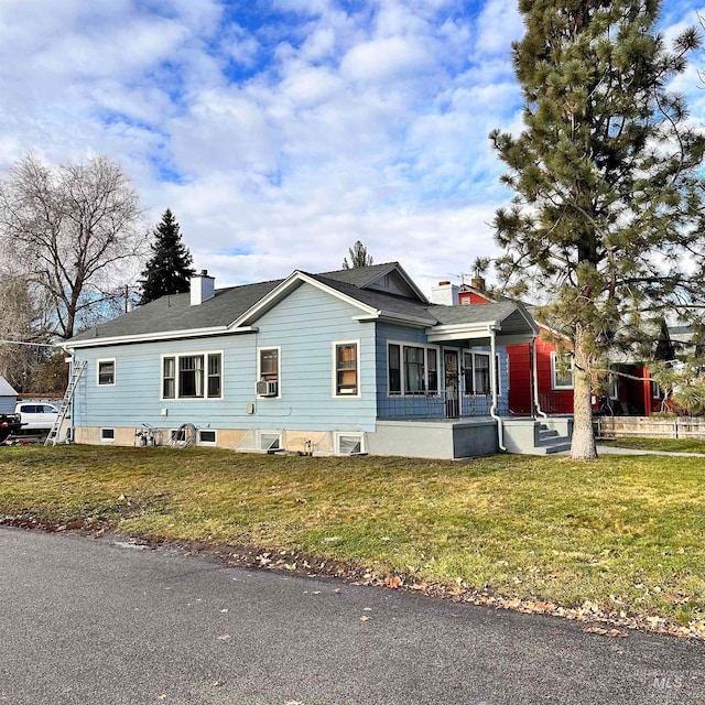 view of front of property featuring cooling unit and a front yard