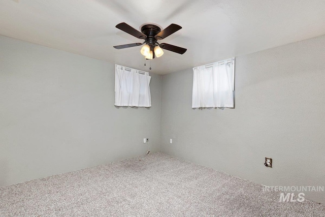 spare room featuring carpet and ceiling fan