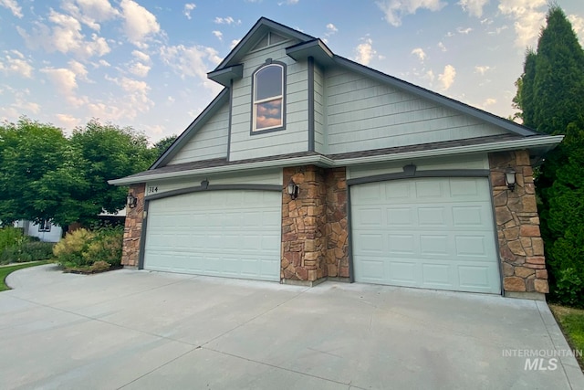 view of front property