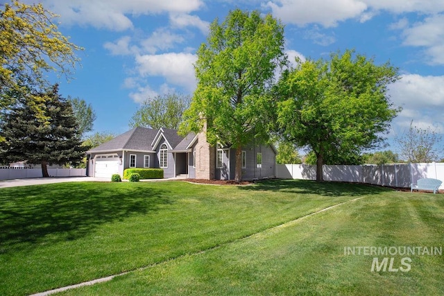 2500 W Orchard Ave, Nampa, ID 83651 - single story home featuring fence and a front lawn