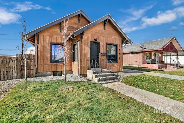 view of front of home with a front lawn