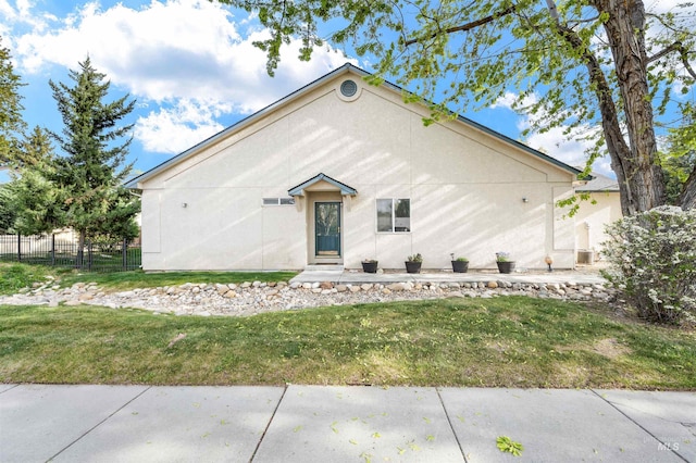 3189 S Kramer Ln, Boise, ID 83706 - view of front of property with a front lawn and fence